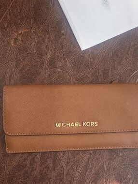 Euc Michael Kors Tan Leather Continental Wallet with Gold Logo
